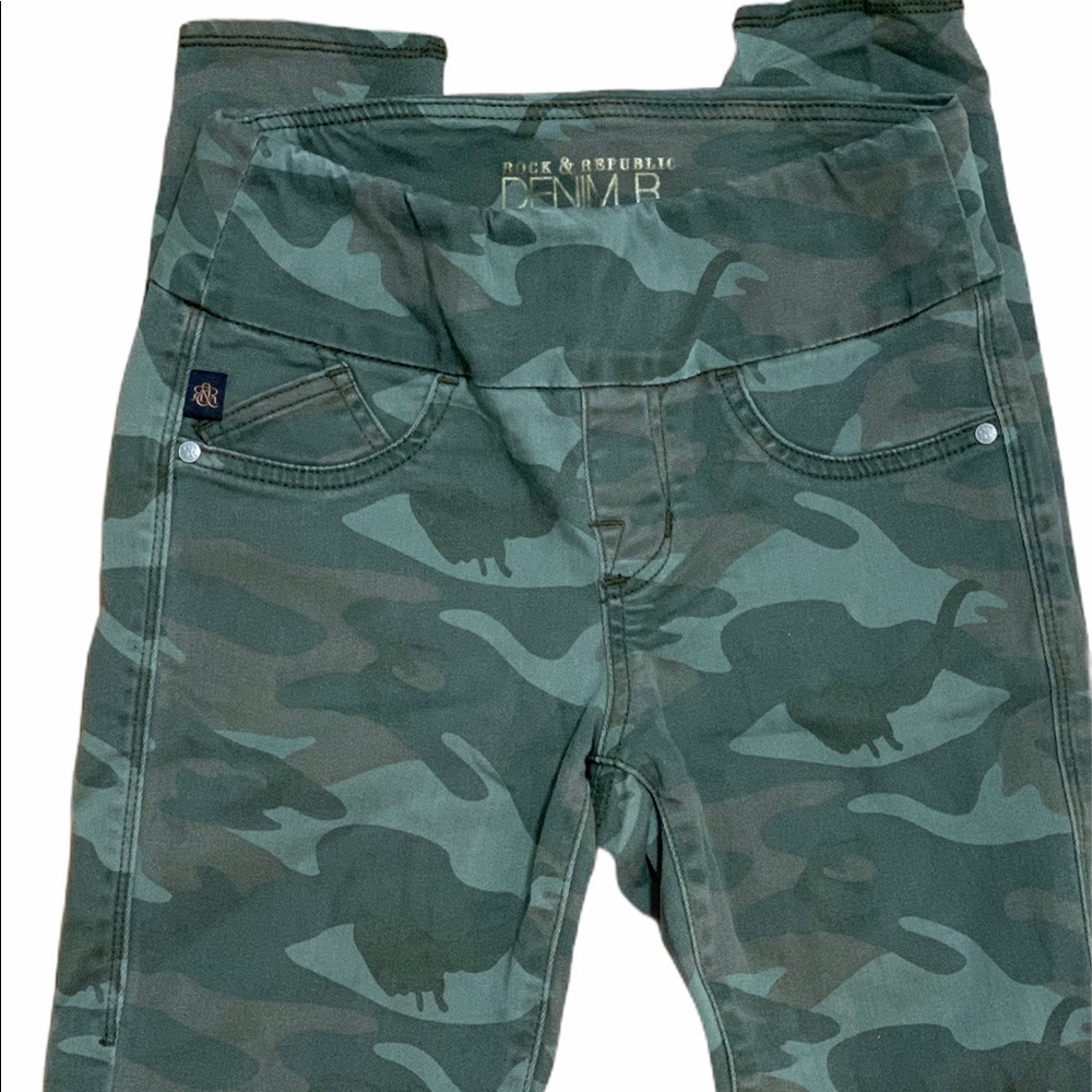 Rock & Republic - Size 2 CAMO Skinny Jeans